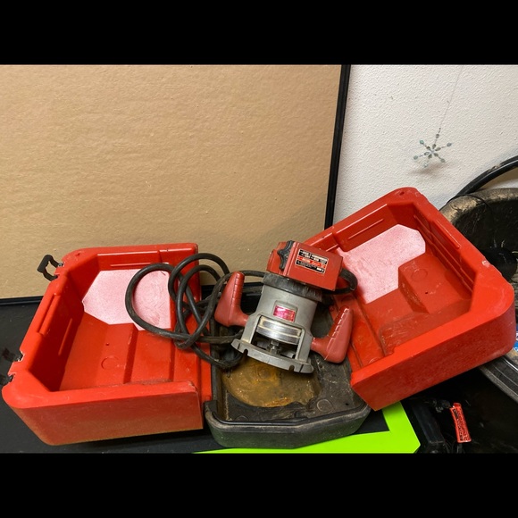 Milwaukee router - Picture 2 of 3